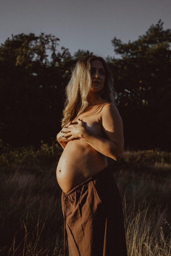 Glow mama, het is jouw tijd. Prepartum & postpartum behandelingen aan huis. acupressuur massage, zwangerschapsmassage, yoni-steam, moxa therapie voor mama (to be). Purmerend + 45 km