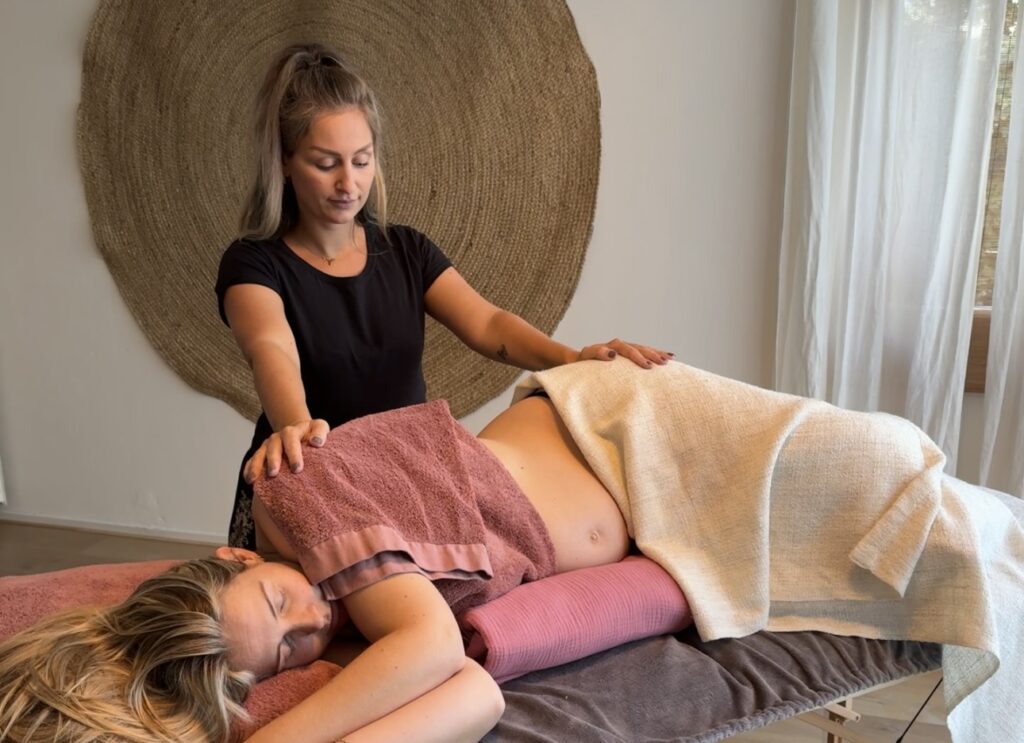 yoga zwangerschap massage, zwangerschapsmassage aan huis, zwangerschaps massage purmerend