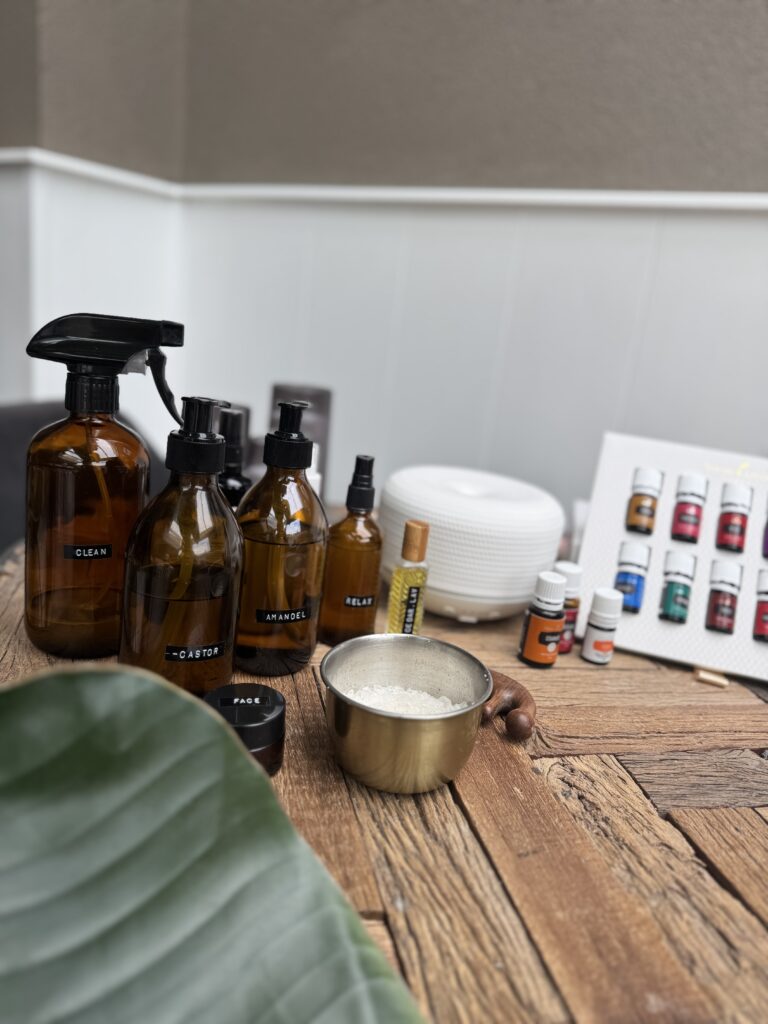 100% natuurlijke producten: amandelolie, castorolie, magnesium vlokken in magnesium voetenbad, essentiele olien voor geur.
massage aan huis, zwangerschap massage, postpartum massage aan huis