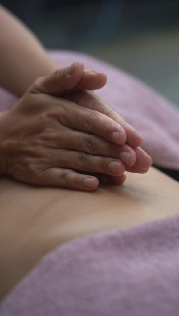 Hoe mooi zou het zijn als meer organisaties postpartum zorg omarmen? Niet alleen als extraatje, maar als structureel onderdeel van vitaliteit en duurzame inzetbaarheid. Daarmee geef je moeders de ruimte om écht te herstellen en sterker terug te keren – voor zichzelf én voor jouw organisatie.