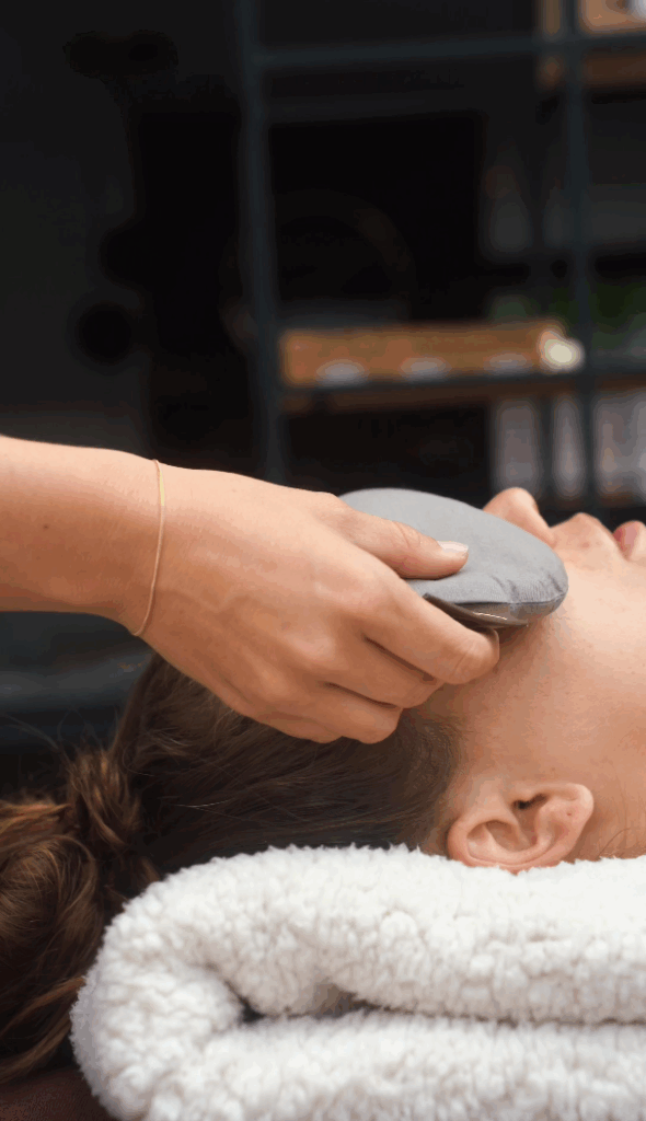 Hoe mooi zou het zijn als meer organisaties postpartum zorg omarmen? Niet alleen als extraatje, maar als structureel onderdeel van vitaliteit en duurzame inzetbaarheid. Daarmee geef je moeders de ruimte om écht te herstellen en sterker terug te keren – voor zichzelf én voor jouw organisatie.